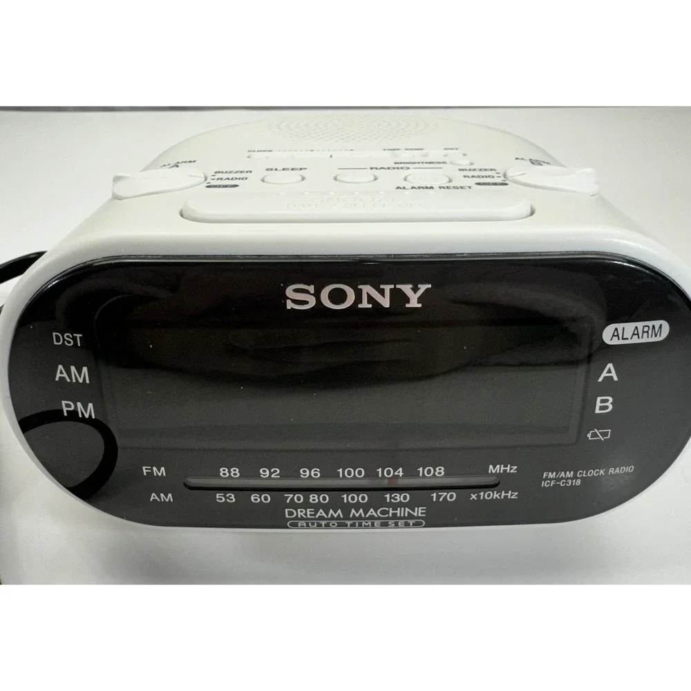 Sony Dream Machine Dual Alarm Clock Radio Model ICF-C318 AM/FM  - White TESTED